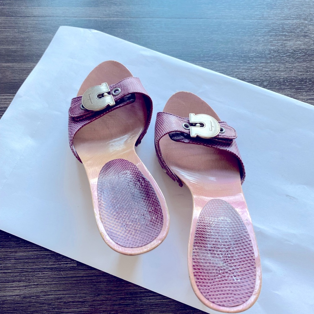 Wood slippers